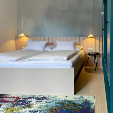 Steiner - In - Out Apartman