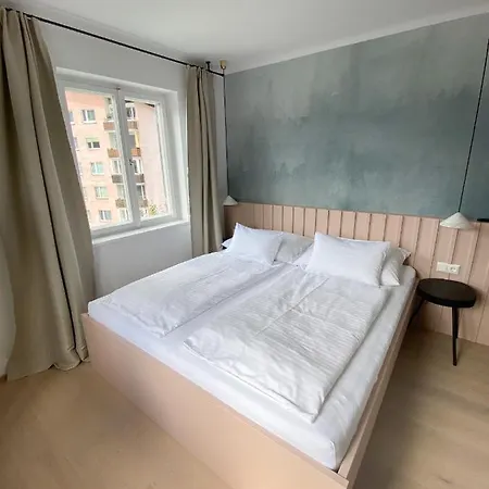 Steiner - In - Out Апартаменты